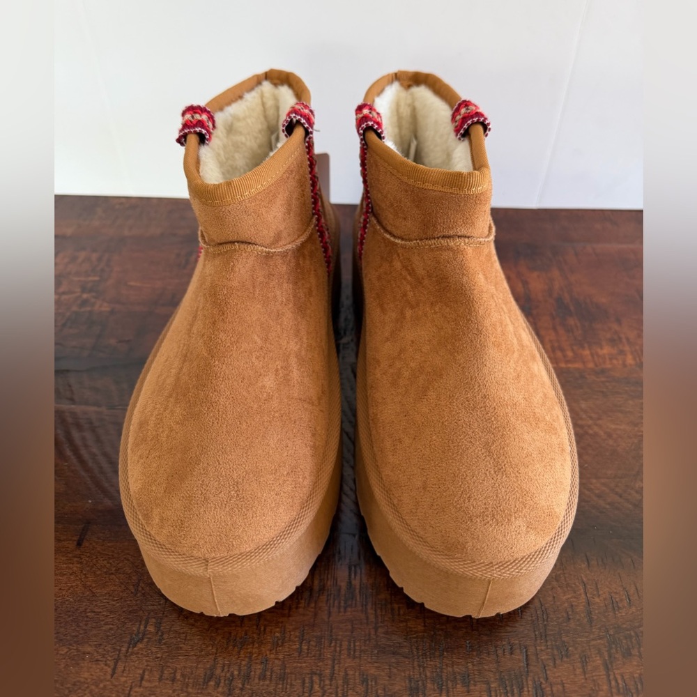Olivia + Kate Low Faux Fur Lined Platform booties Women’s  Size 8.5  Light Brown